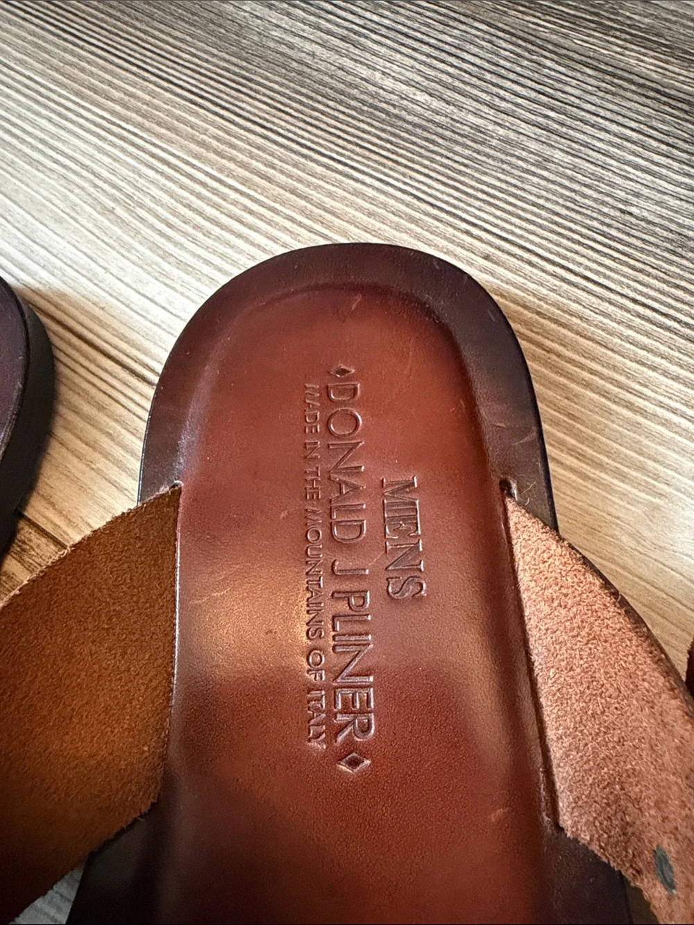 Men’s Donald J. Pliner Leather Slip-On Sandals, Size 9.